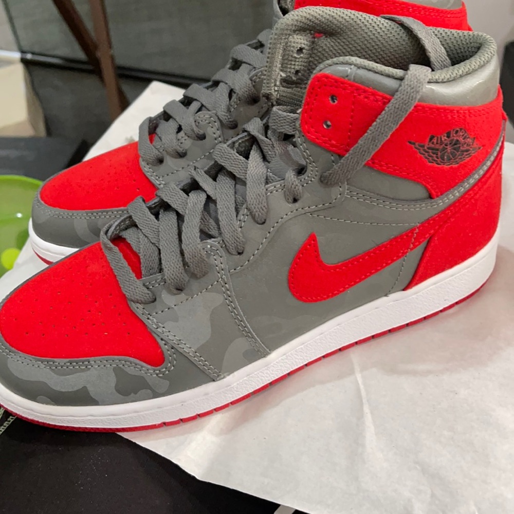 Jordan retro 1 reflective camo & red